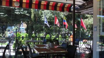 2 restaurants, breakfast, lunch, dinner served; international cuisine