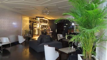 Piano bar