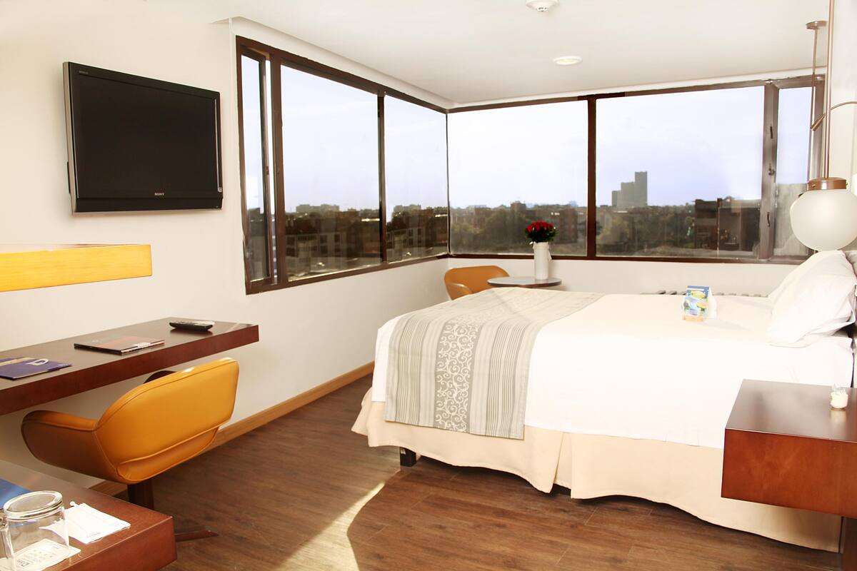 Premium bedding, down comforters, minibar, in-room safe