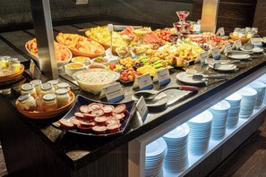 Free daily buffet breakfast