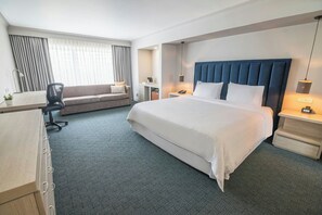 Quarto luxo, 1 cama King | Roupas de cama premium, edredons de pluma, camas Select Comfort