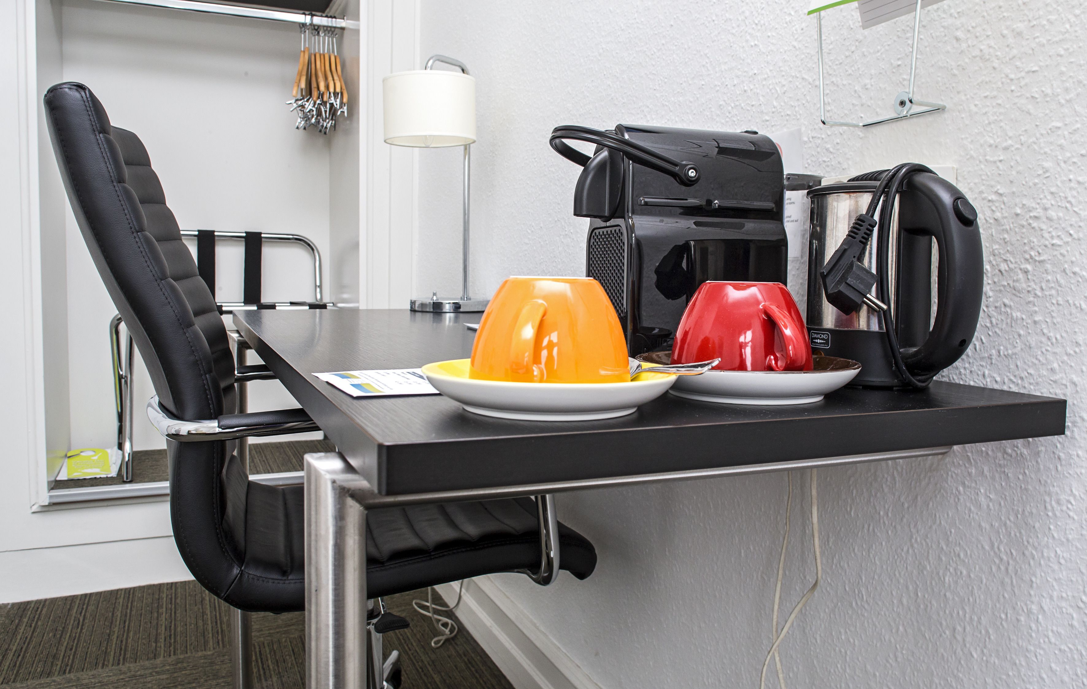 standard room, 1 queen bed (bed 140 cm wide) | coffee and/or coffee maker