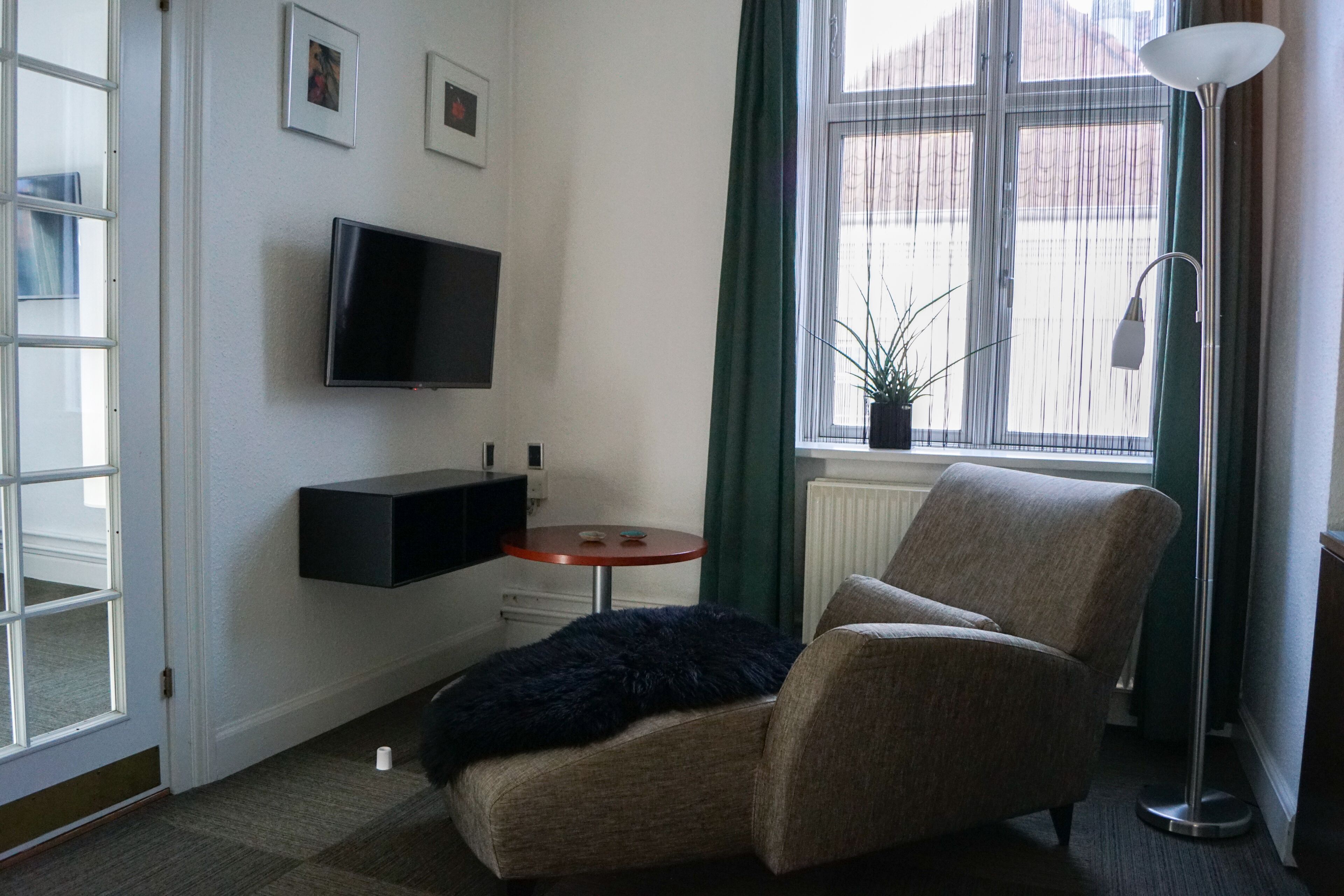 superior room, 1 king bed | living area | tv