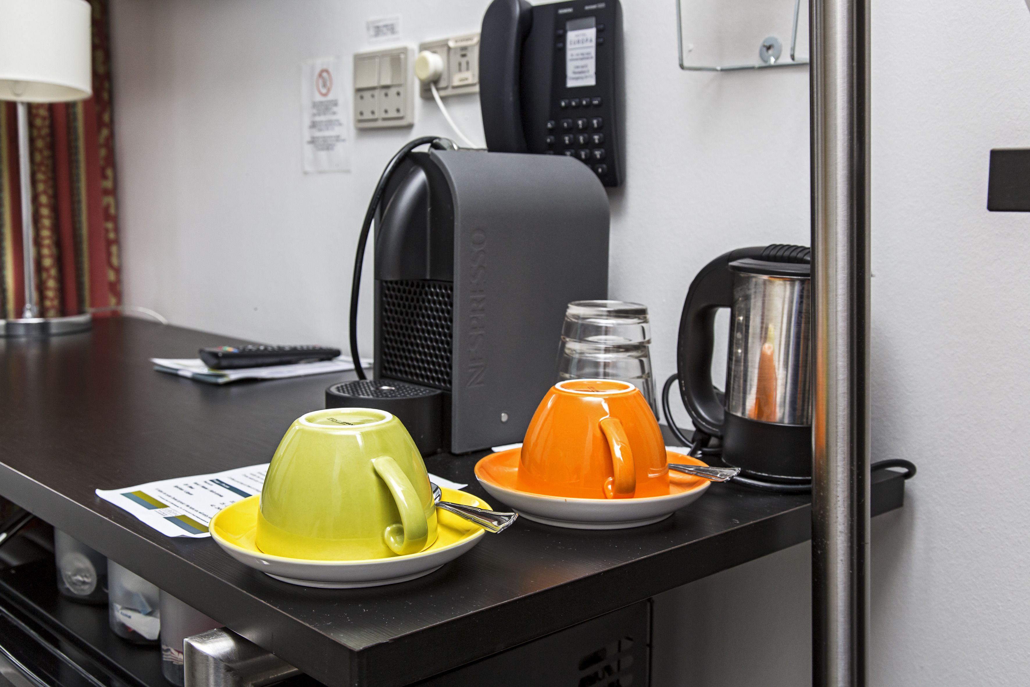 standard room, 1 queen bed (bed 140 cm wide) | coffee and/or coffee maker