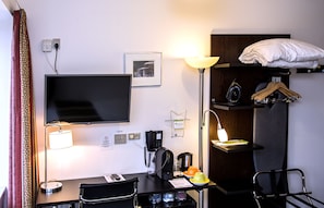 Standardzimmer, 1 Queen-Bett (Bed 140 cm wide) | Businesscenter im Zimmer