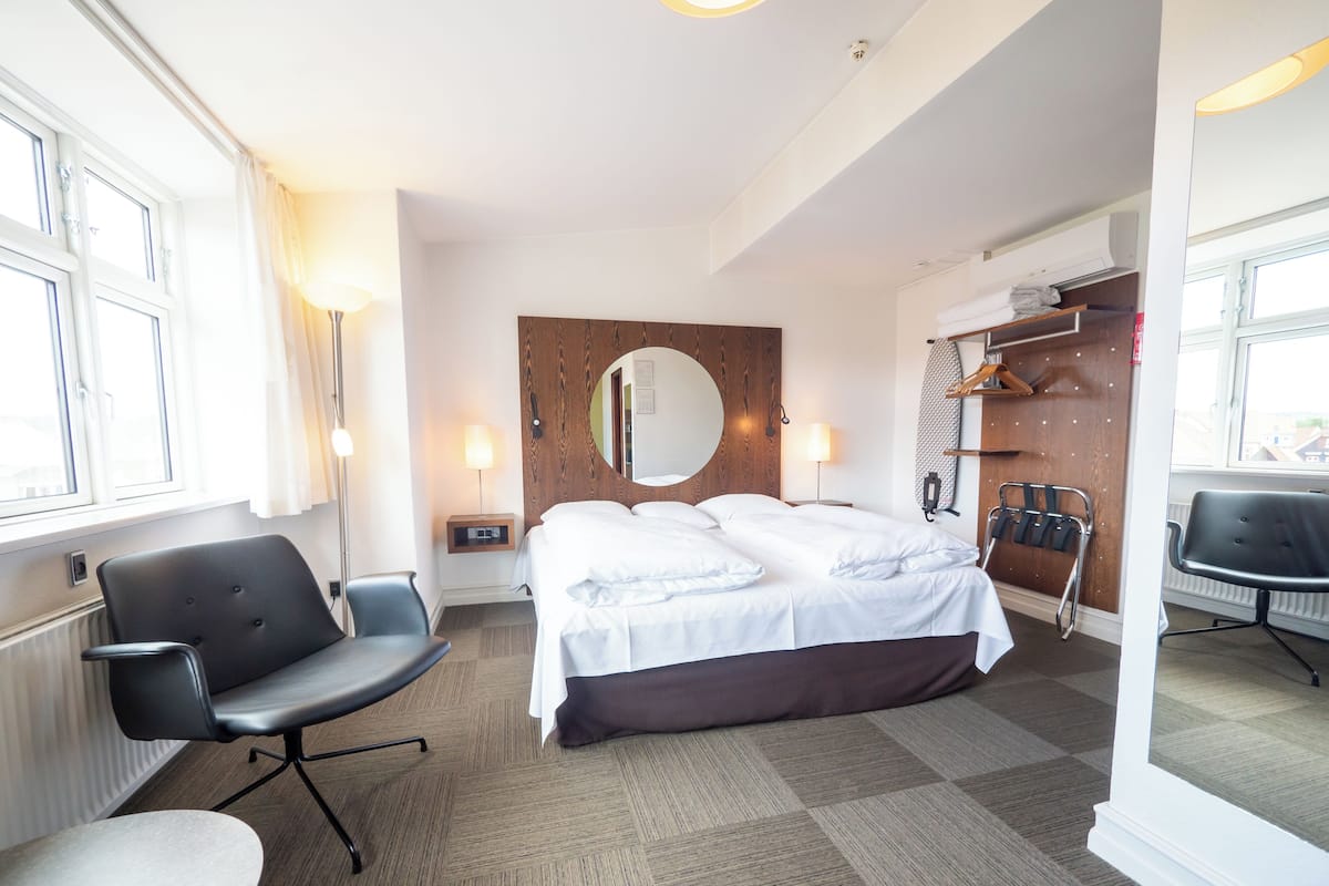 Desk, iron/ironing board, free WiFi, bed sheets