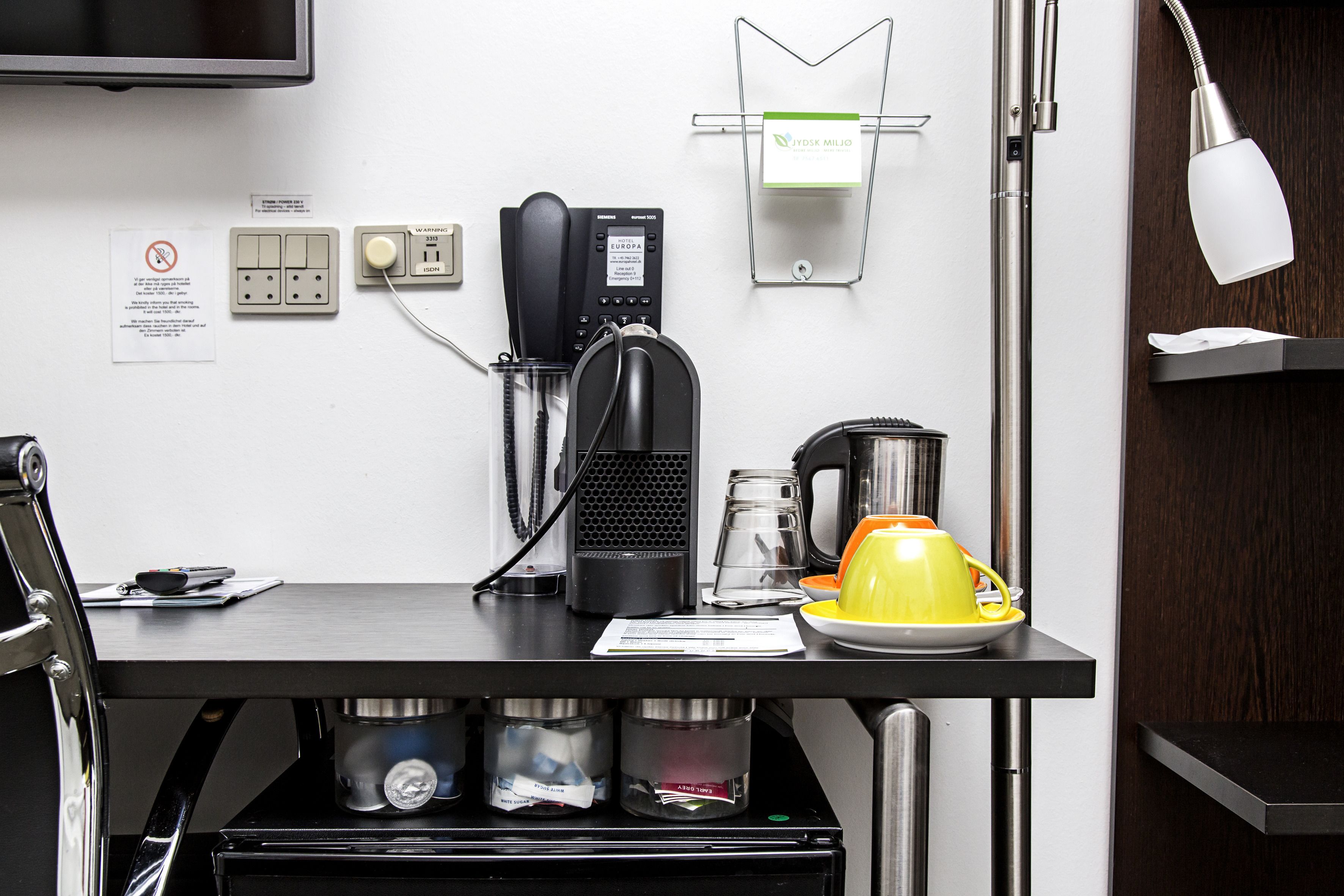 standard room, 1 queen bed (bed 140 cm wide) | coffee and/or coffee maker