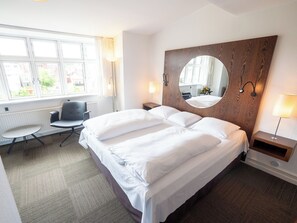 Desk, iron/ironing board, free WiFi, bed sheets - Hotel Europa (Aabenraa)