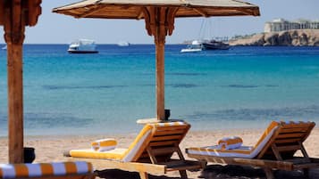 Plage privée, serviettes de plage, plongée sous-marine, ski nautique