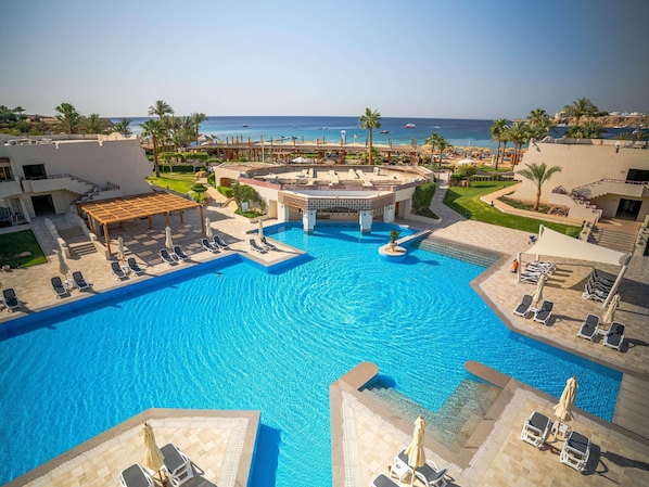 Outdoor pool, pool umbrellas, sun loungers