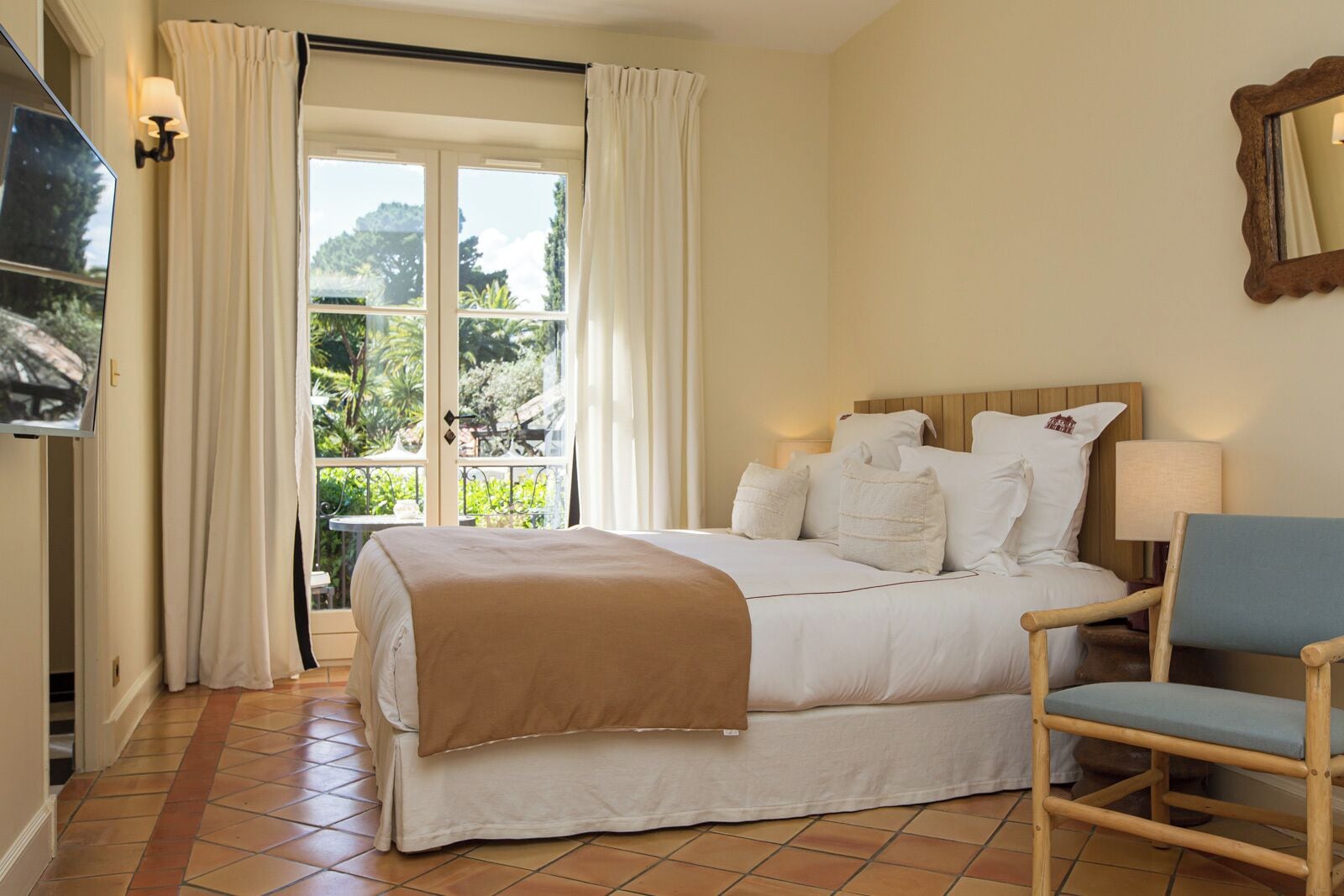 double room, garden view | 1 bedroom, free minibar, in-room safe, blackout curtains