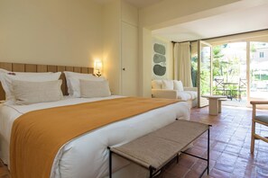 Junior Suite, 1 Queen Bed with Sofa bed | Free minibar, in-room safe, blackout curtains, soundproofing