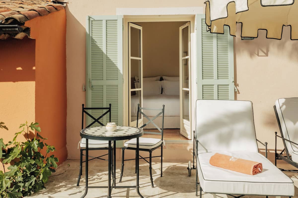 Junior Suite, 1 Double Bed | Free minibar, in-room safe, blackout drapes, soundproofing