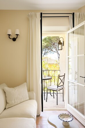 Junior Suite, 1 Double Bed | 1 bedroom, free minibar, in-room safe, blackout drapes