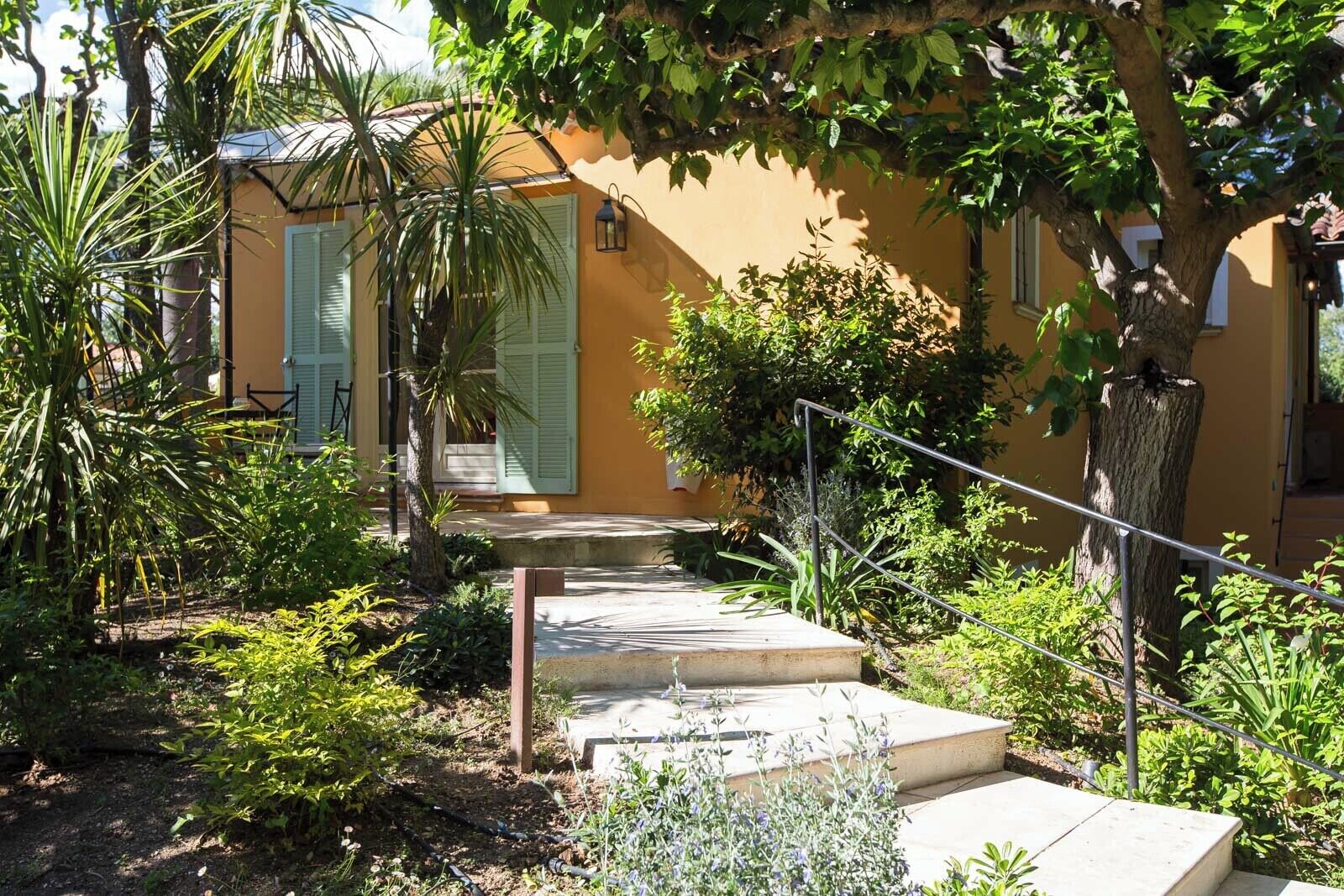 double room, garden view | terrace/patio