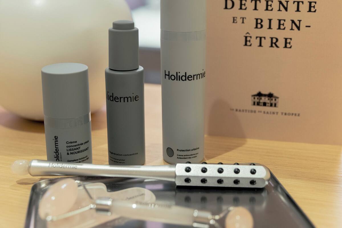 body treatments, body wraps, body scrubs, facials, 2 treatment rooms