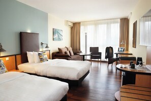 Hypo-allergenic bedding, in-room safe, desk, blackout drapes - Courtyard by Marriott Dresden (Dresden)