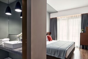 Kamar Superior | 1 kamar tidur, brankas, tirai kedap cahaya, dan kedap suara