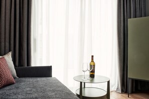 Junior Suite | In-room safe, blackout drapes, soundproofing, iron/ironing board - Achilleas Hotel (Athens)