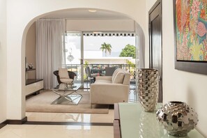 Egyptian cotton sheets, premium bedding, minibar, in-room safe