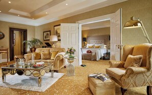 ملاءات للفراش لا تسبب الحساسية وخزنة داخل الغرفة