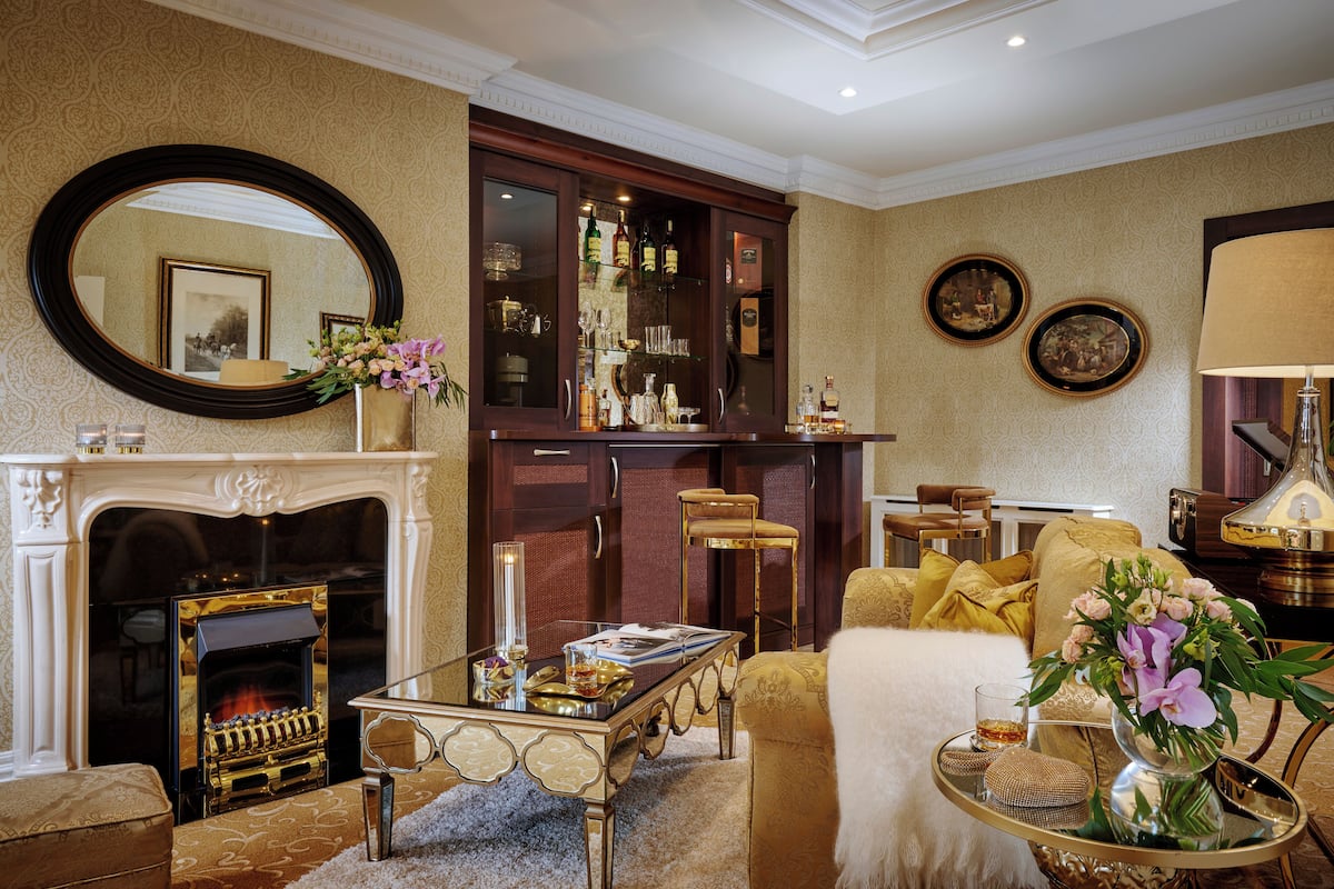 A well-appointed living room with a fireplace, a bar area, and a comfortable seating arrangement.