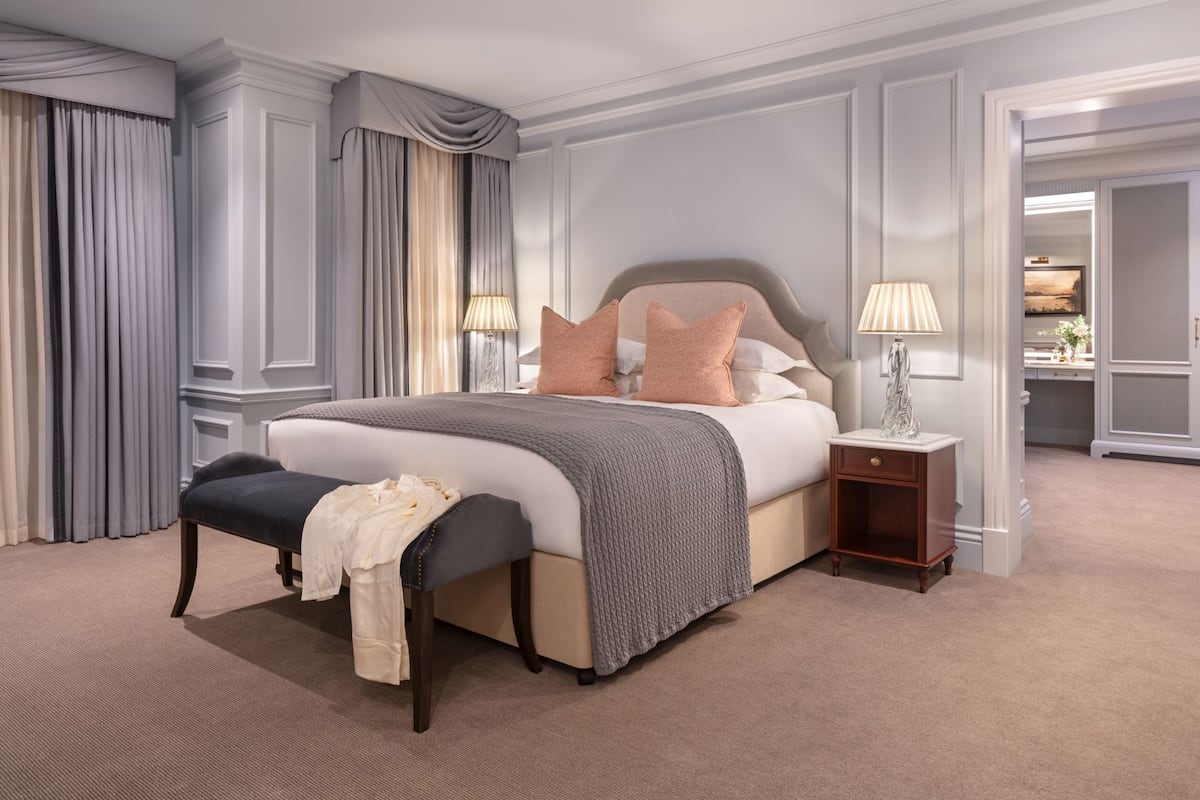Hypo-allergenic bedding available, in-room safe, desk, blackout drapes