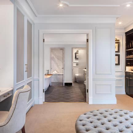 Presidential Suite | Hypo-allergenic bedding available, in-room safe, desk, blackout drapes