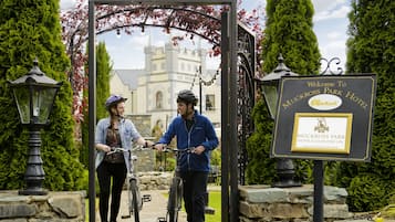 A wrought iron archway with a sign welcoming to Muckross Park Hotel.
