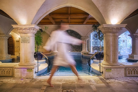 Couples treatment rooms, sauna, hot tub, steam room, body treatments