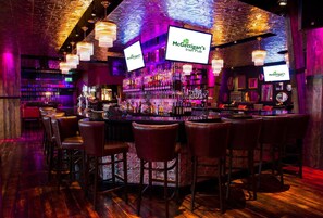 Con servicio de cenas y happy hour 