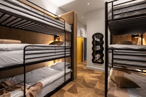 Family Room, Multiple Beds