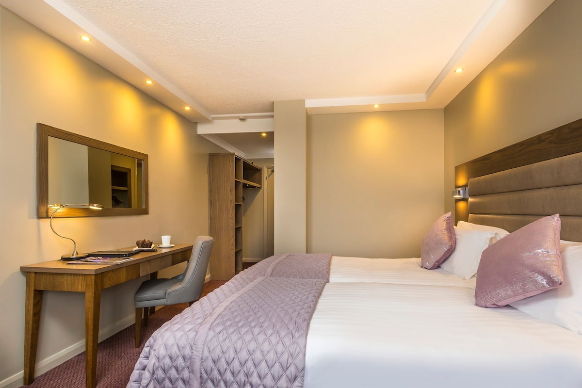 Superior Twin Room, River View | Premium bedding, in-room safe, desk, free WiFi