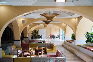 Coin salon dans le hall
