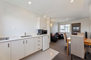 One Bedroom Spa Suite | Private kitchenette