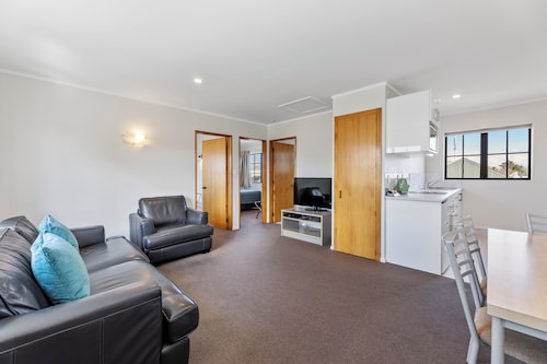 Knightsbridge Court Motor Lodge