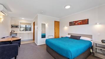 1 bedroom, individually decorated, individually furnished