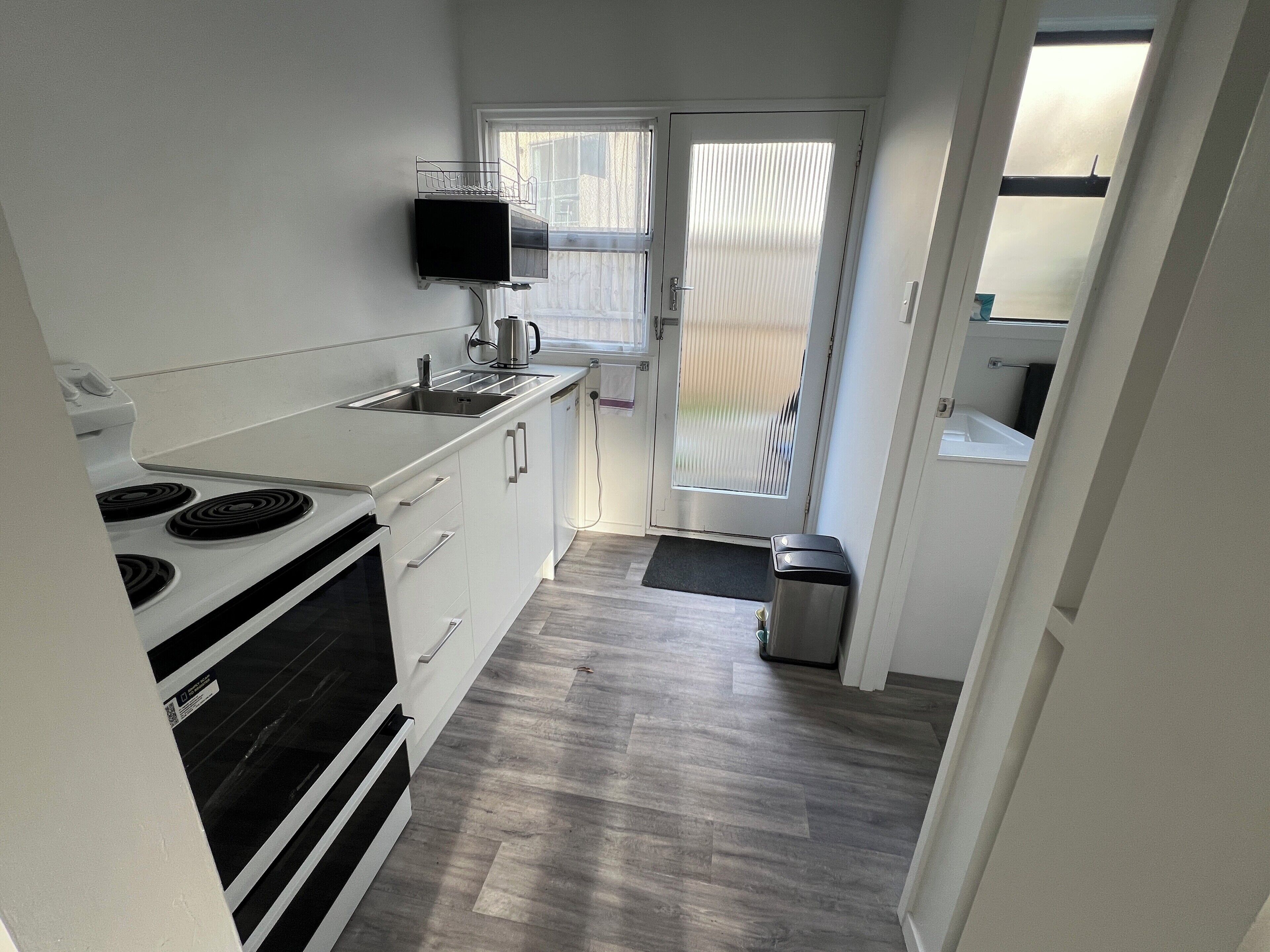 Studio | Private kitchen | Fridge, microwave, oven, stovetop