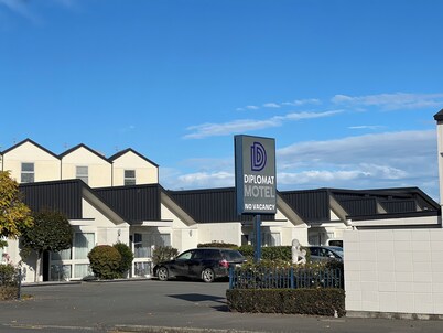Diplomat Motel