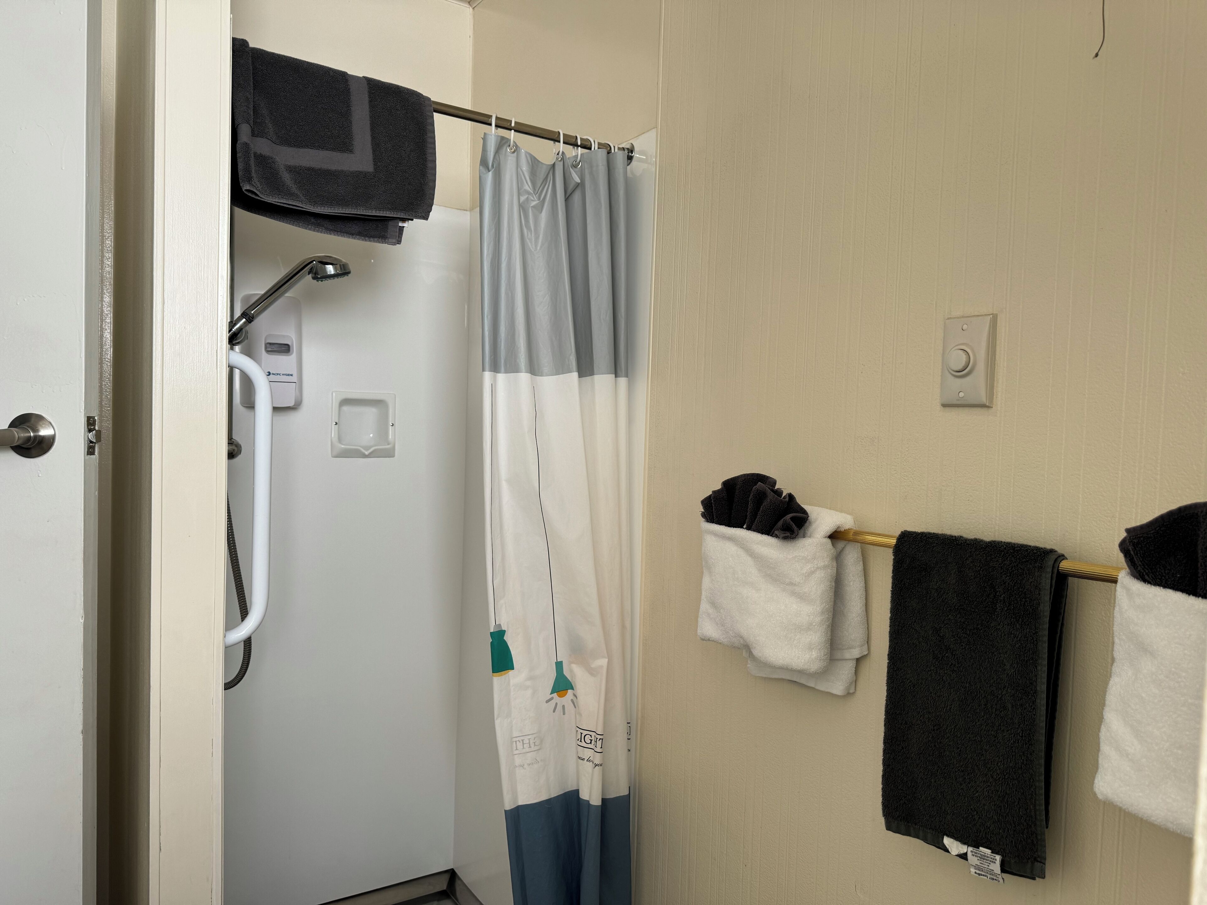 Photo - Diplomat Motel