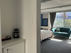 Studio | Seprai premium, selimut bulu angsa, dan tempat tidur Select Comfort