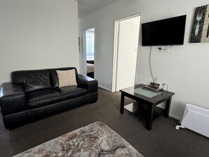 Familienapartment, 2 Schlafzimmer | Wohnbereich