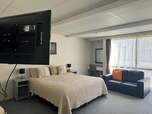 Studio | Fernseher