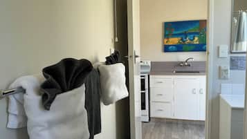 Studio | Bathroom