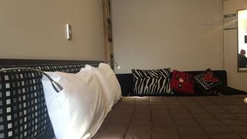 Caja fuerte, tabla de planchar con plancha, wifi gratis