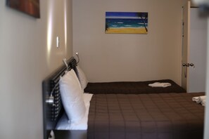 Standard Studio, Non Smoking, Kitchenette | Peti besi dalam bilik, seterika/papan seterika, Wi-fi percuma