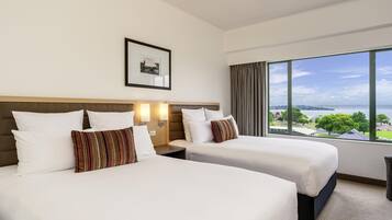 Hypo-allergenic bedding, minibar, in-room safe, desk