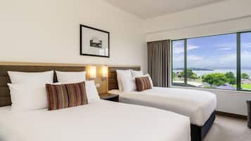 Hypo-allergenic bedding, minibar, in-room safe, desk