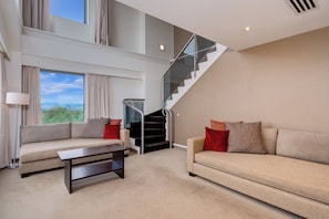 Executive Suite | Living area