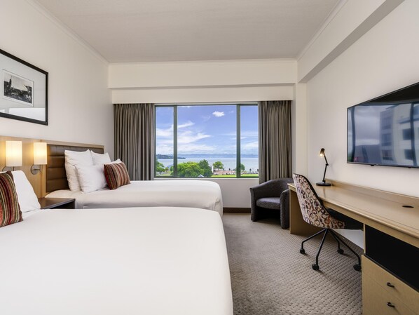 Chambre avec lits jumeaux, 2 grands lits, vue lac | Literie hypoallergénique, minibar, coffres-forts dans les chambres